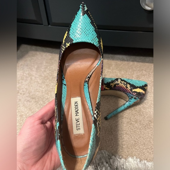 Steve Madden Proto snakeskin pumps - Picture 3 of 15